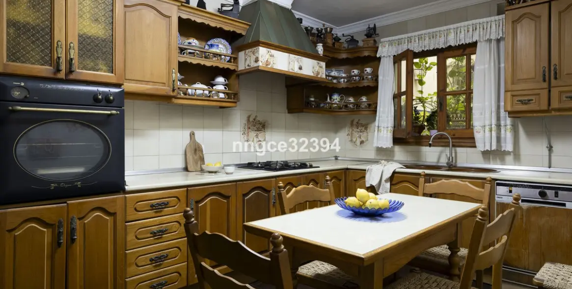 Sale of detached villa in San Pedro de Alcántara 26