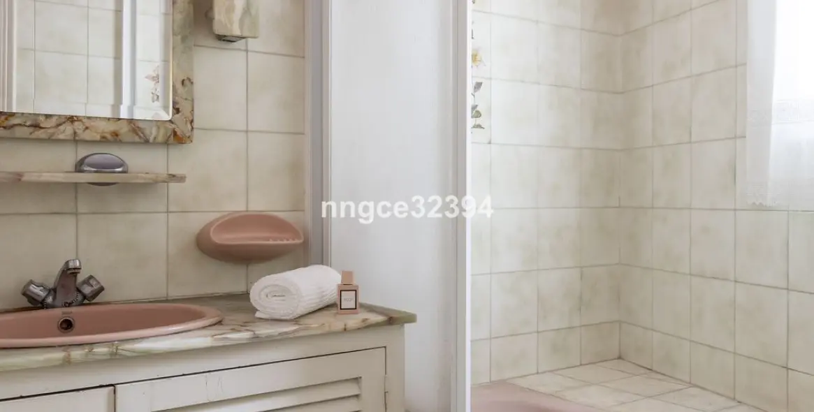 Sale of detached villa in San Pedro de Alcántara 38