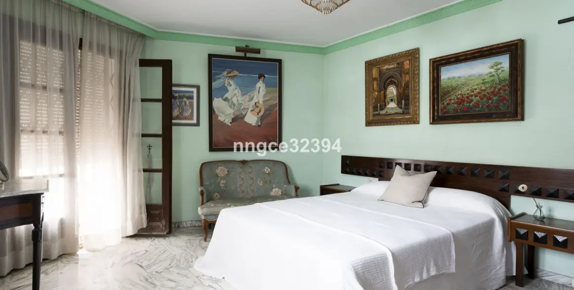 Sale of detached villa in San Pedro de Alcántara 40