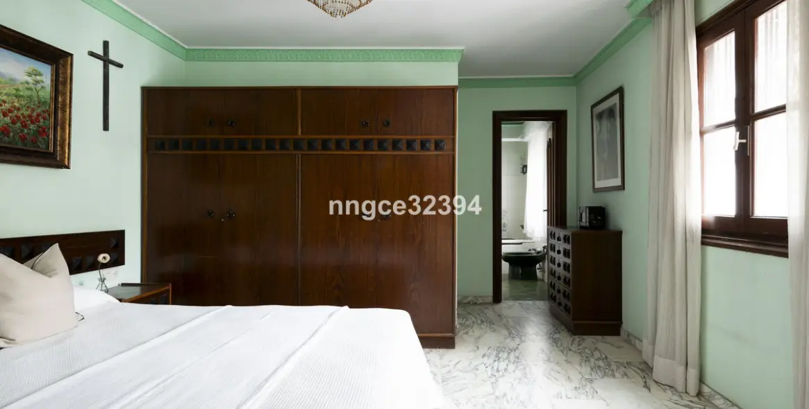 Sale of detached villa in San Pedro de Alcántara 44