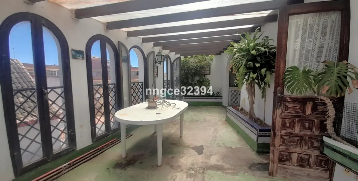 Sale of detached villa in San Pedro de Alcántara 68