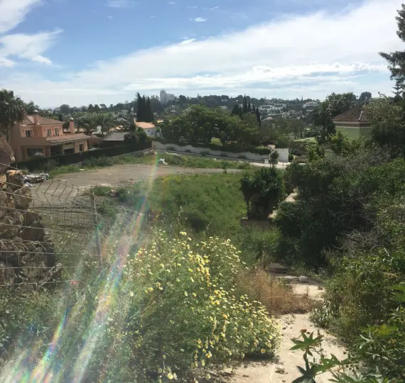 Продажа  жилого участка в El Paraiso