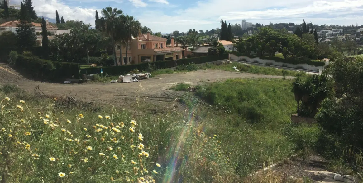 Продажа  жилого участка в El Paraiso 2