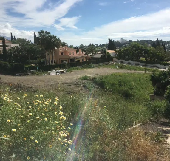 Продажа  жилого участка в El Paraiso