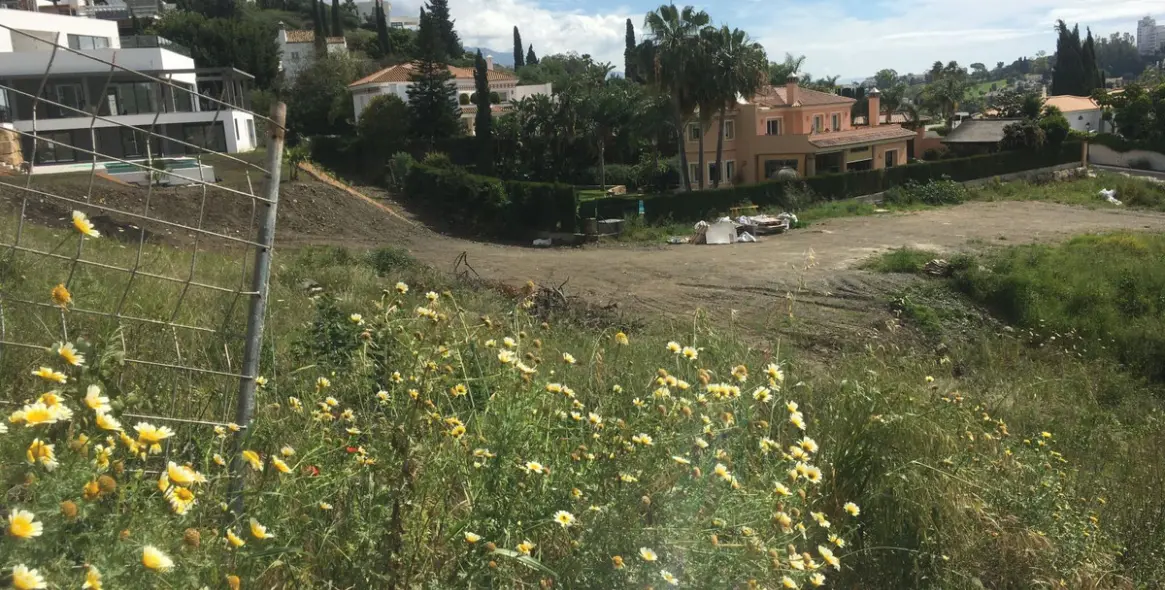 Продажа  жилого участка в El Paraiso 3