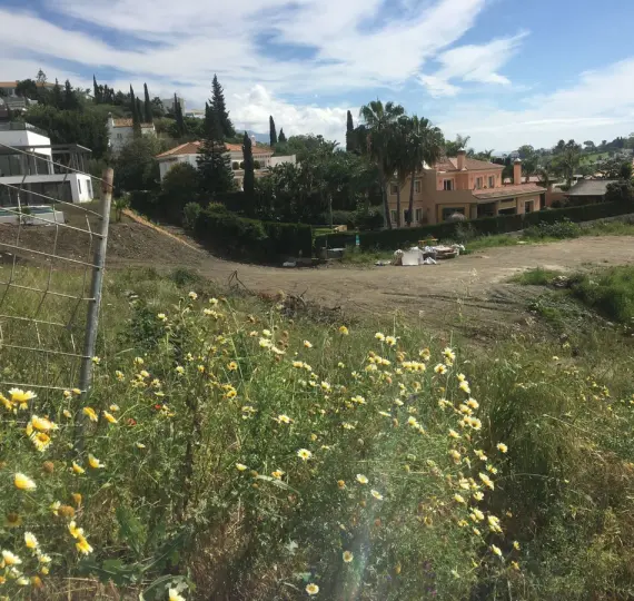 Продажа  жилого участка в El Paraiso