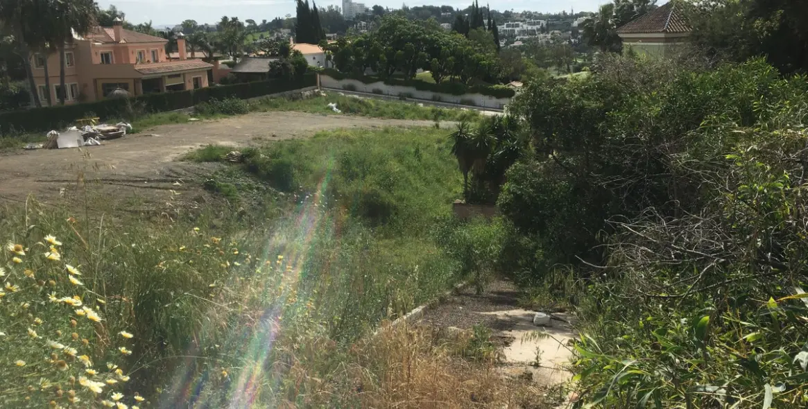 Продажа  жилого участка в El Paraiso 4