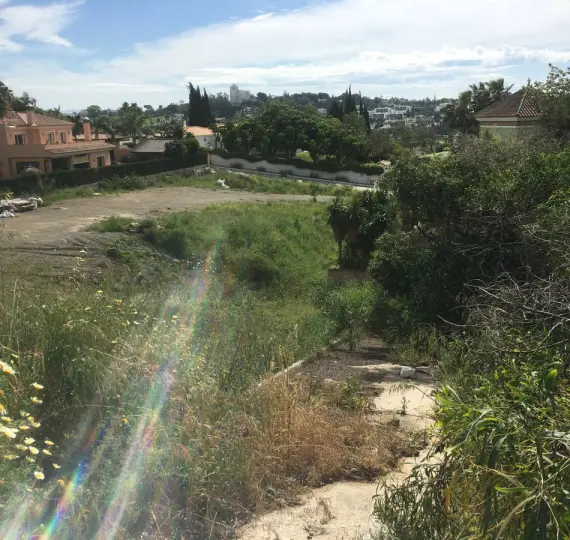 Продажа  жилого участка в El Paraiso