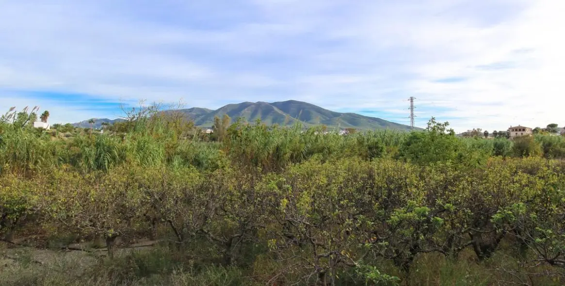 Sale of residential plot in Coín 28
