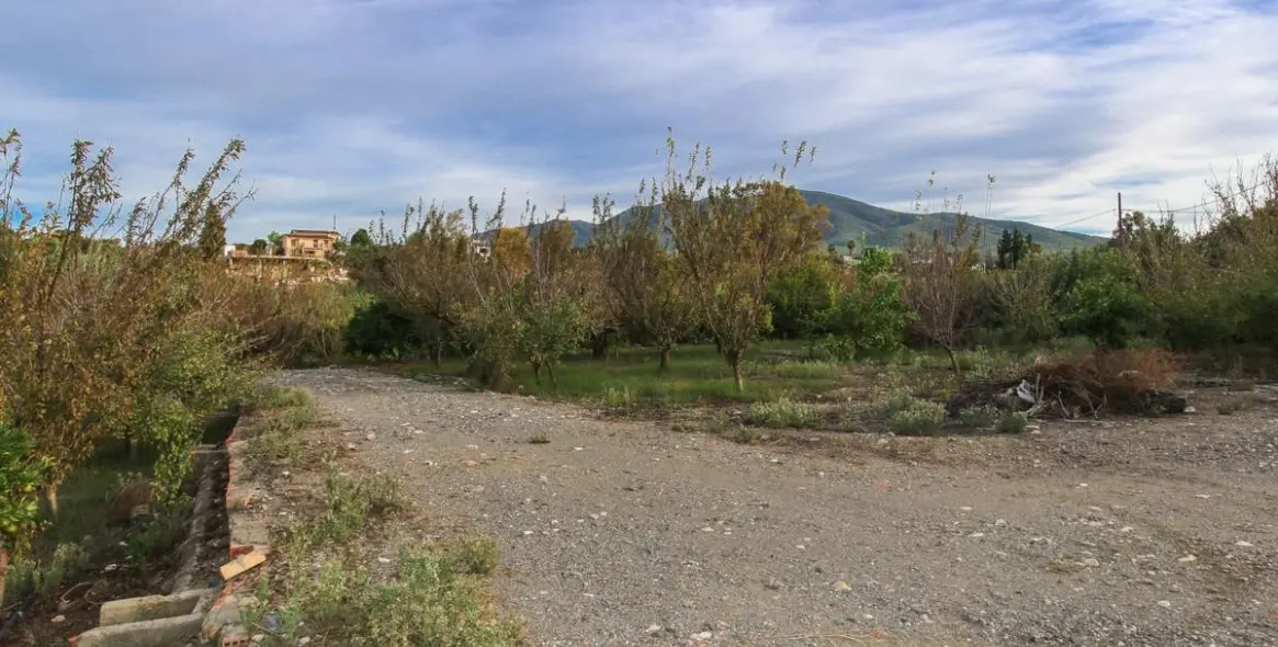 Sale of residential plot in Coín 30