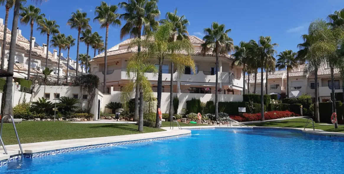 Продажа таунхауса в Las Chapas 1