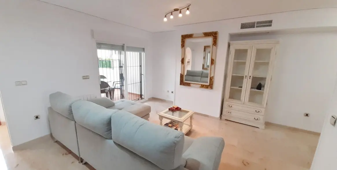 Продажа таунхауса в Las Chapas 10