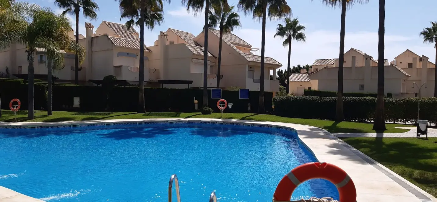 Sale of townhouse in Las Chapas 1