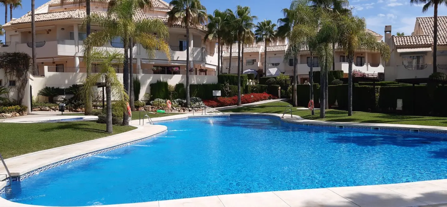 Sale of townhouse in Las Chapas 3