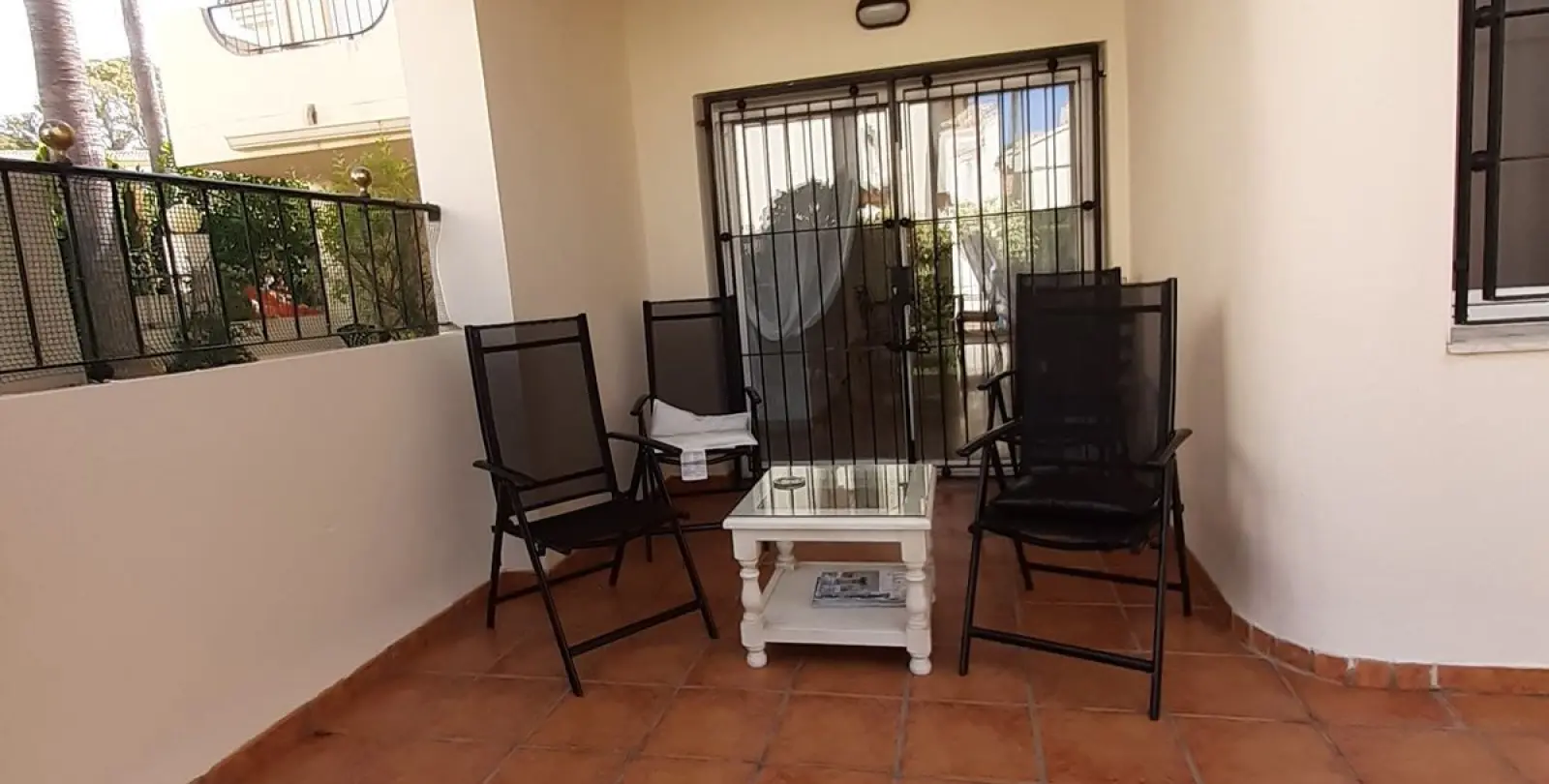 Venta de adosado en Las Chapas 7