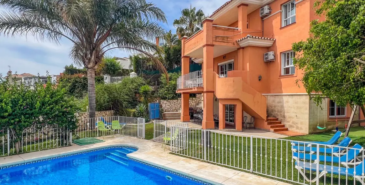 Продажа  отдельно стоящей виллы в Cerros del Aguila 1