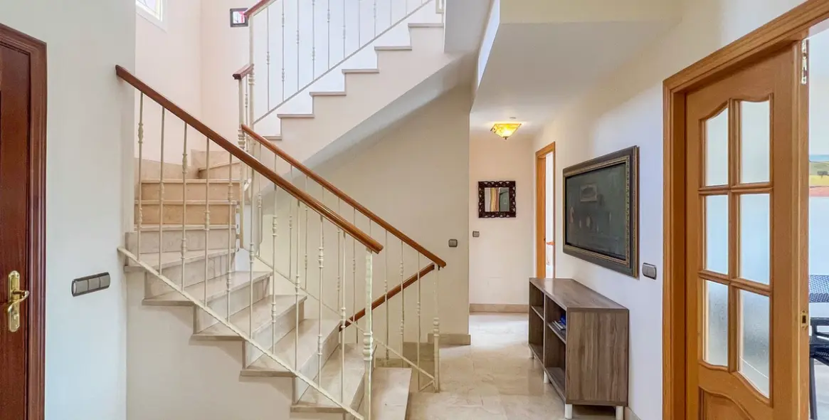 Продажа  отдельно стоящей виллы в Cerros del Aguila 4