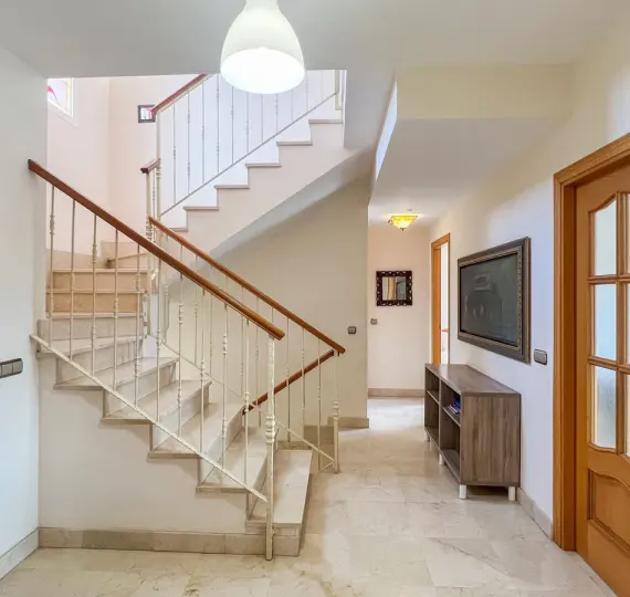 Продажа  отдельно стоящей виллы в Cerros del Aguila