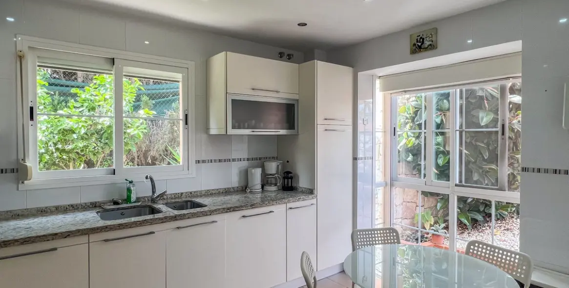 Sale of detached villa in Cerros del Aguila 5