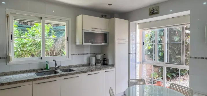 Sale of detached villa in Cerros del Aguila 4