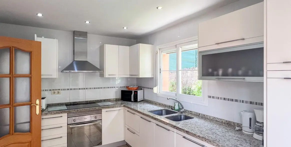 Sale of detached villa in Cerros del Aguila 6