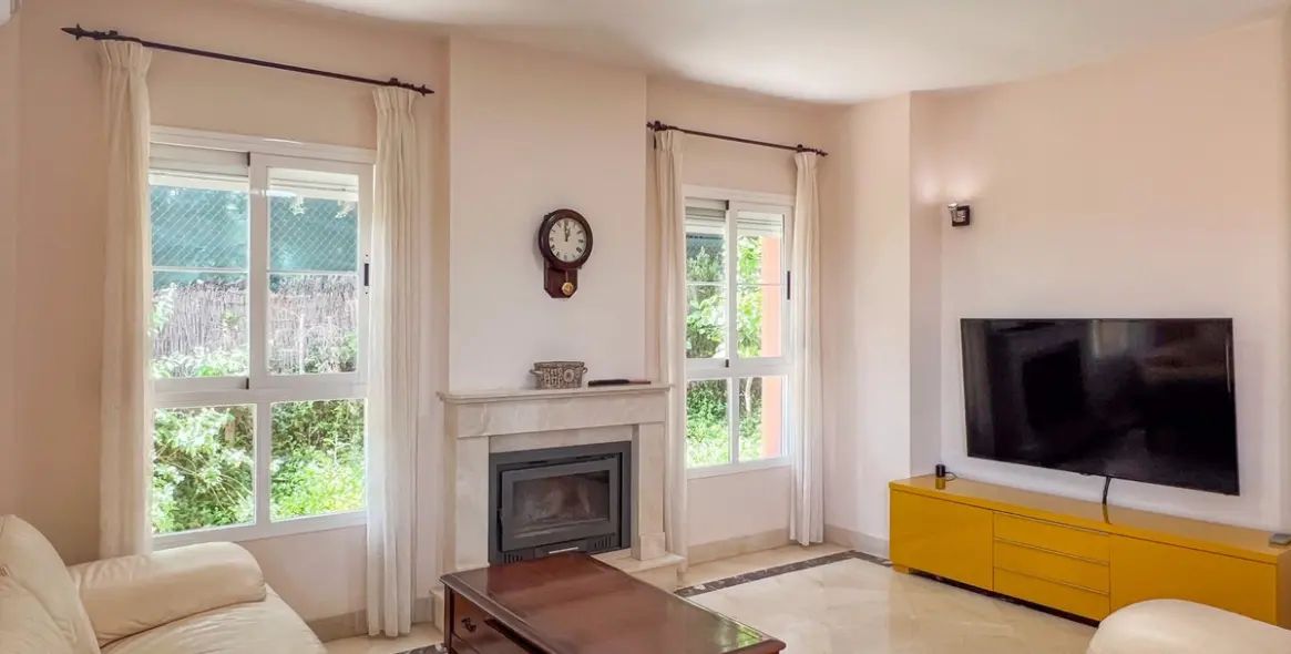 Sale of detached villa in Cerros del Aguila 13