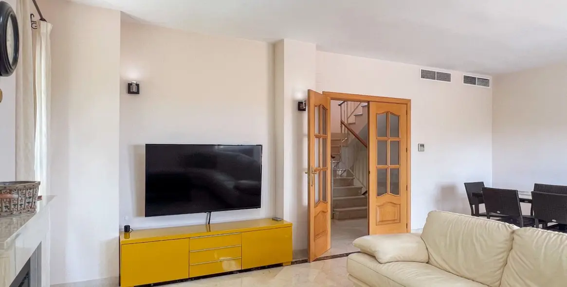 Sale of detached villa in Cerros del Aguila 14