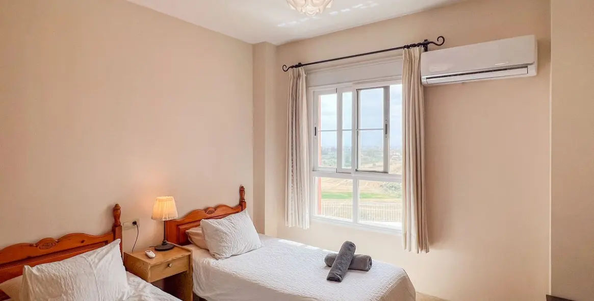 Sale of detached villa in Cerros del Aguila 17