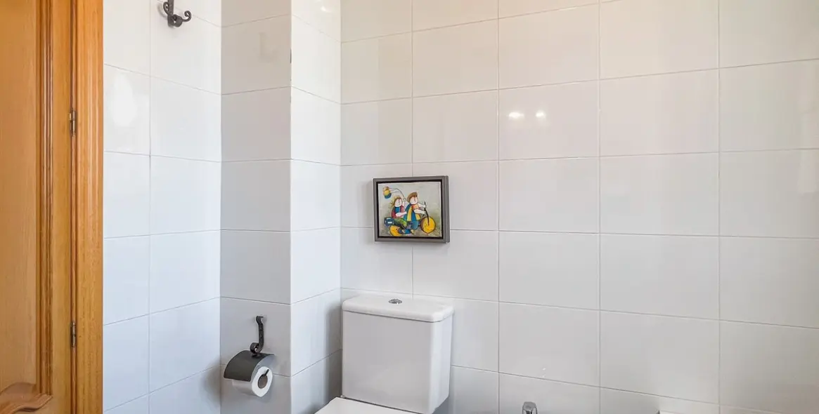 Sale of detached villa in Cerros del Aguila 20