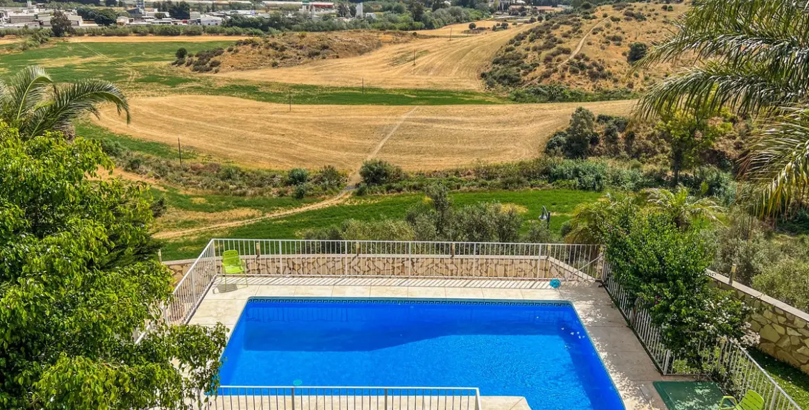 Продажа  отдельно стоящей виллы в Cerros del Aguila 21