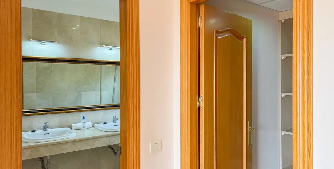 Продажа  отдельно стоящей виллы в Cerros del Aguila 25