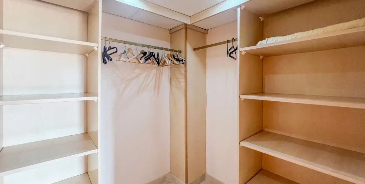 Продажа  отдельно стоящей виллы в Cerros del Aguila 26