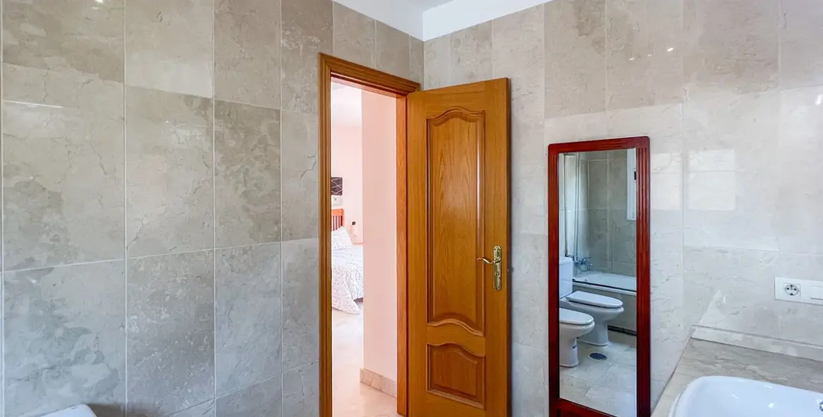 Продажа  отдельно стоящей виллы в Cerros del Aguila 27