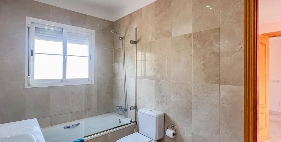 Продажа  отдельно стоящей виллы в Cerros del Aguila 29