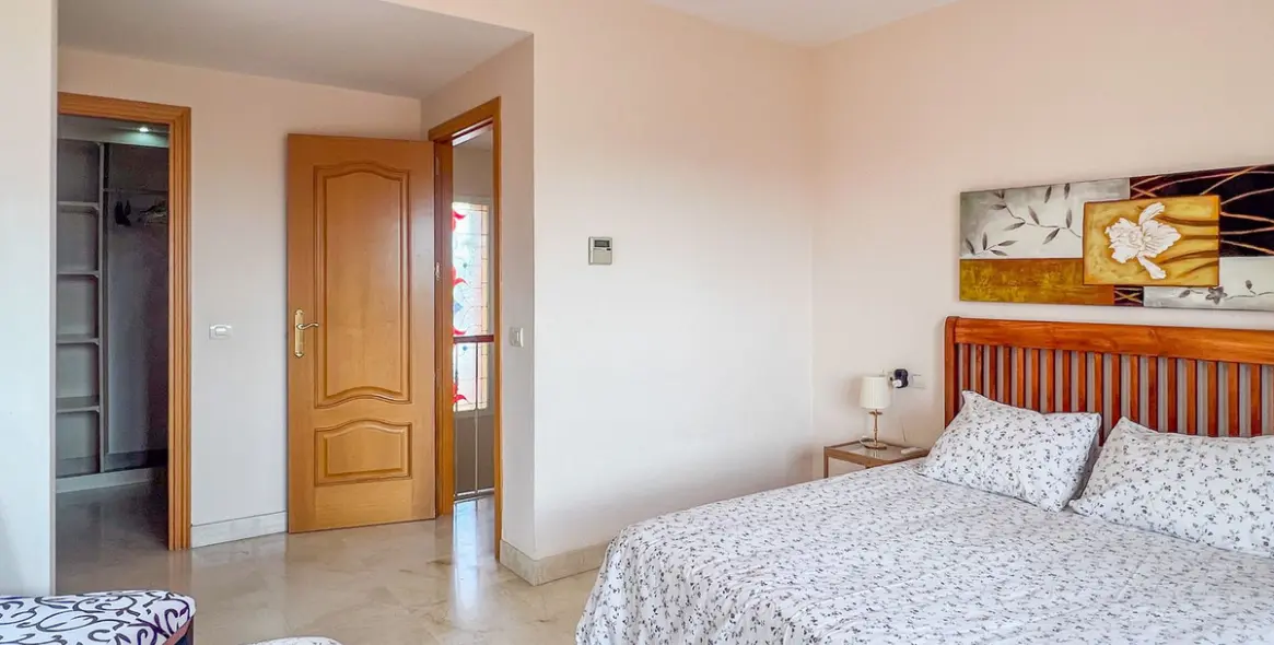 Продажа  отдельно стоящей виллы в Cerros del Aguila 31