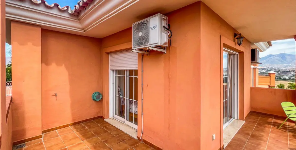 Продажа  отдельно стоящей виллы в Cerros del Aguila 35