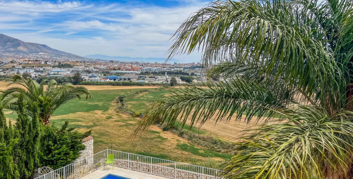 Продажа  отдельно стоящей виллы в Cerros del Aguila 37