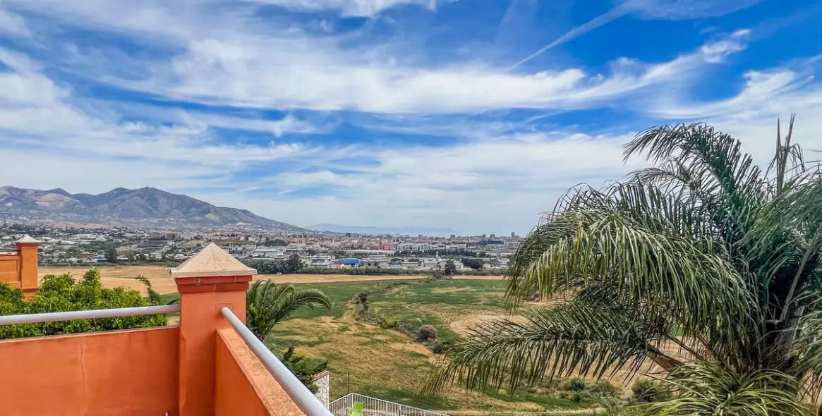 Продажа  отдельно стоящей виллы в Cerros del Aguila 38