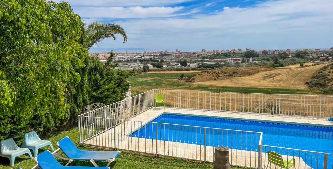 Продажа  отдельно стоящей виллы в Cerros del Aguila 56