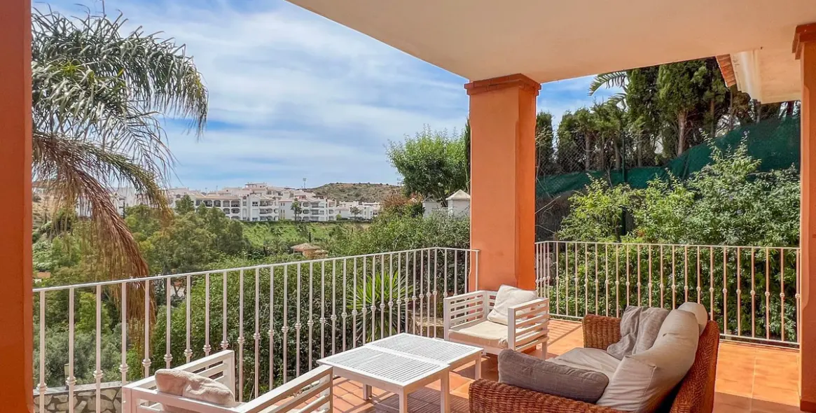 Продажа  отдельно стоящей виллы в Cerros del Aguila 57