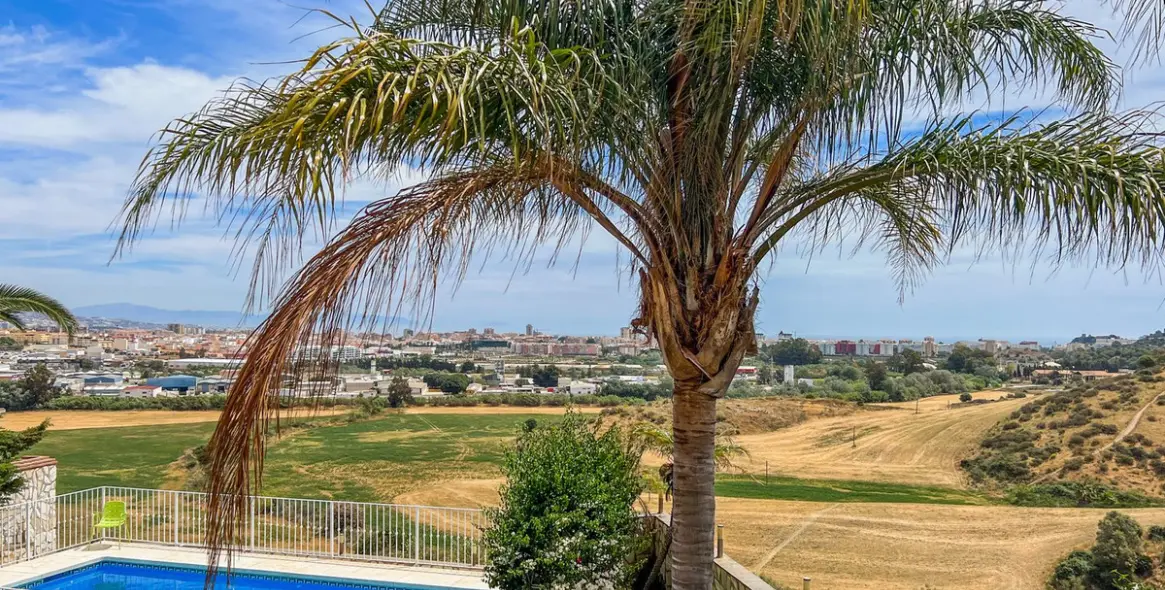 Продажа  отдельно стоящей виллы в Cerros del Aguila 58