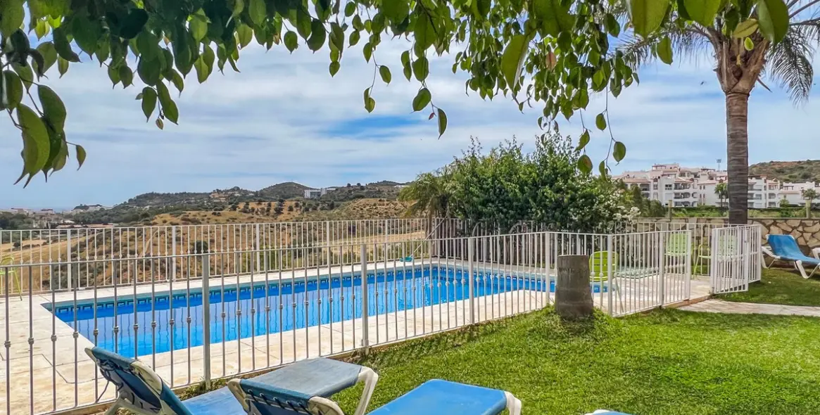 Продажа  отдельно стоящей виллы в Cerros del Aguila 59