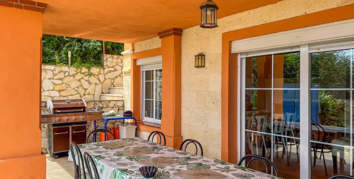 Продажа  отдельно стоящей виллы в Cerros del Aguila 63