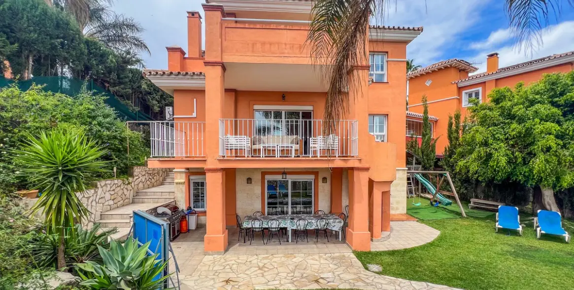 Продажа  отдельно стоящей виллы в Cerros del Aguila 67