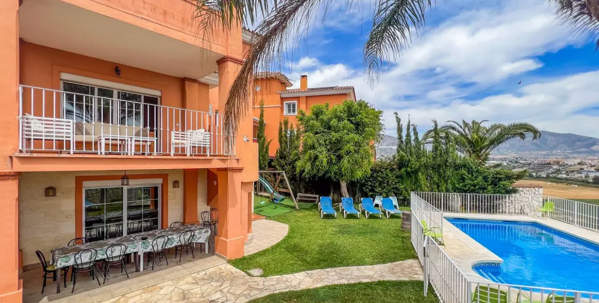 Продажа  отдельно стоящей виллы в Cerros del Aguila 68