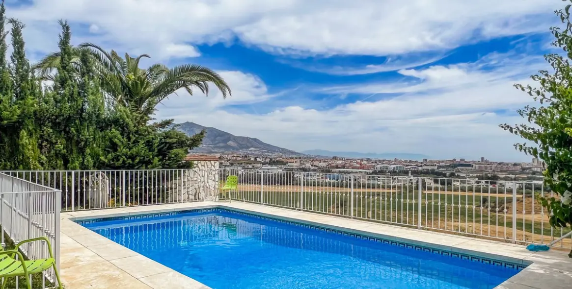 Продажа  отдельно стоящей виллы в Cerros del Aguila 69