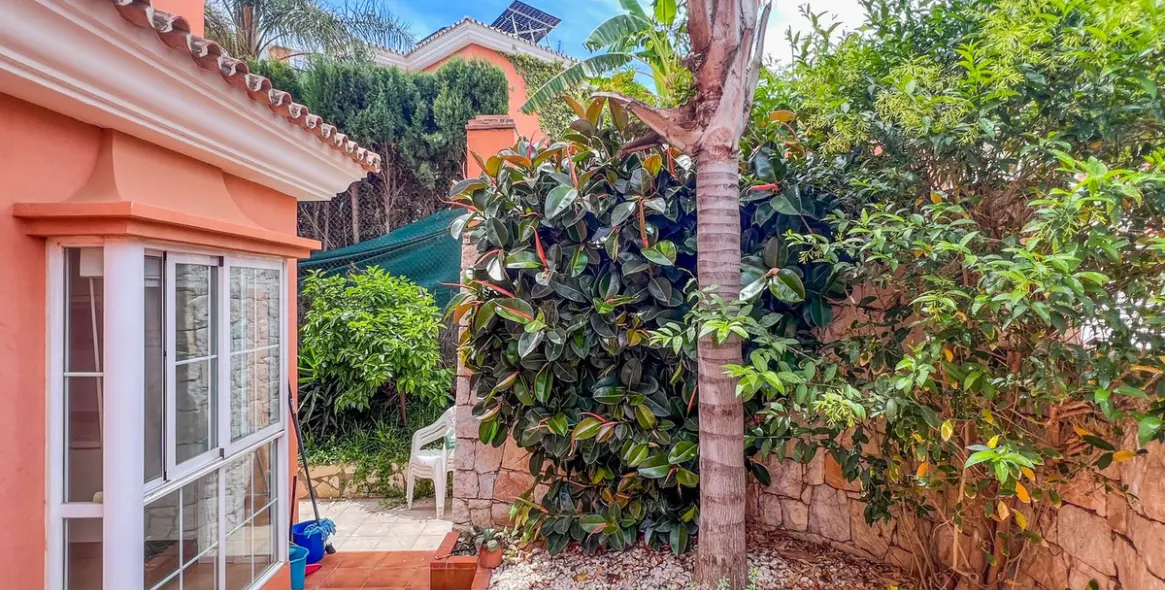 Продажа  отдельно стоящей виллы в Cerros del Aguila 71