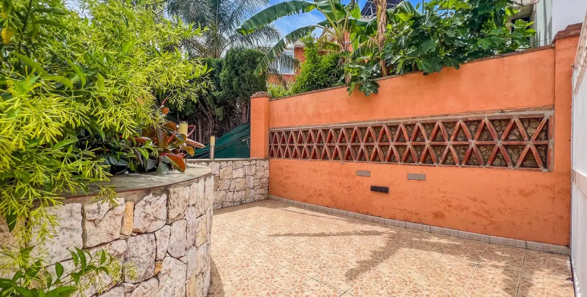 Продажа  отдельно стоящей виллы в Cerros del Aguila 72