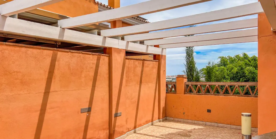 Продажа  отдельно стоящей виллы в Cerros del Aguila 73