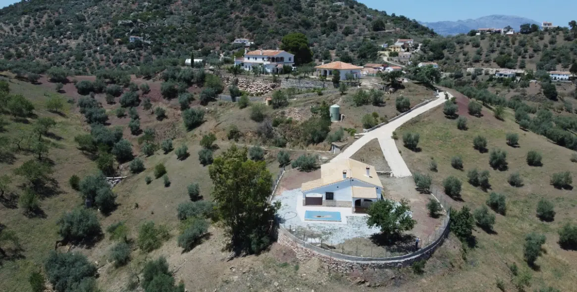 Sale of detached villa in Comares 1